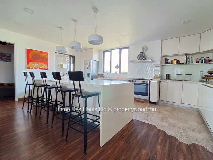 Appartement de 4 chambres meublé en vente Curepipe 