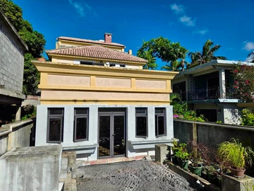 6 Bedroom House
