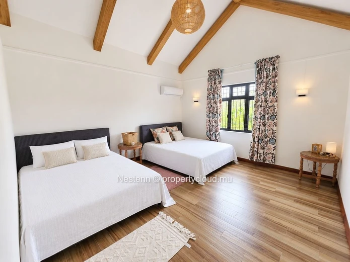 Élégante villa de 3 chambres avec piscine à débordement 