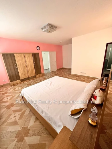 Villa 4 Chambres à Louer à Grand Gaube, Nord