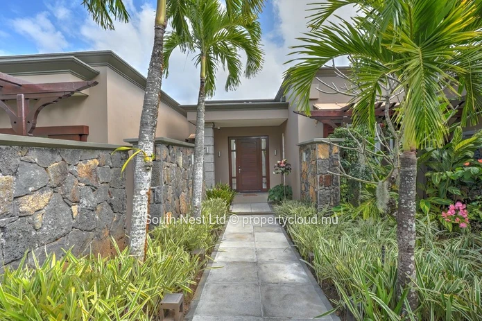 A unique villa where modernity meets tropical charm.