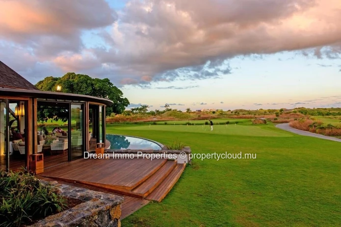 Prestigieuse villa de 5 chambres avec vue golf & accès mer au Parc de Mont Choisy – Ile Maurice
