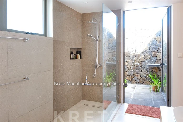 Entre réserve naturelle et golf : une villa contemporaine d'exception
