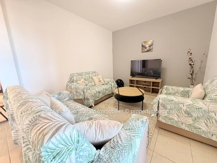 3-Bedroom Apartment - Sea view - Close to bus stop, shops and beaches