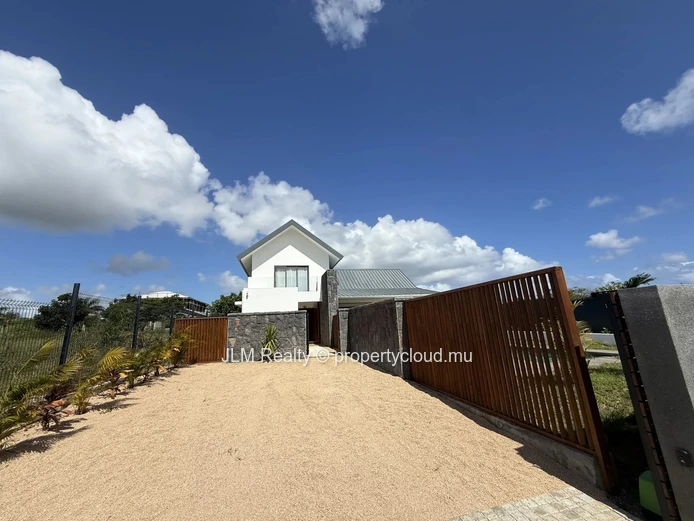 Superb brand-new villa with swimming pool for rent in a secure residence in Mont Choisy, Mauritius