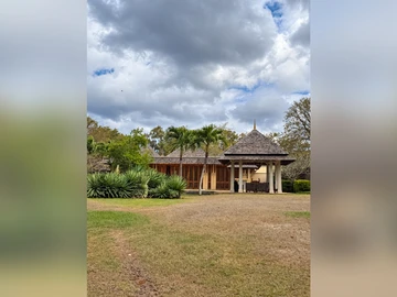6 Bedroom Villa