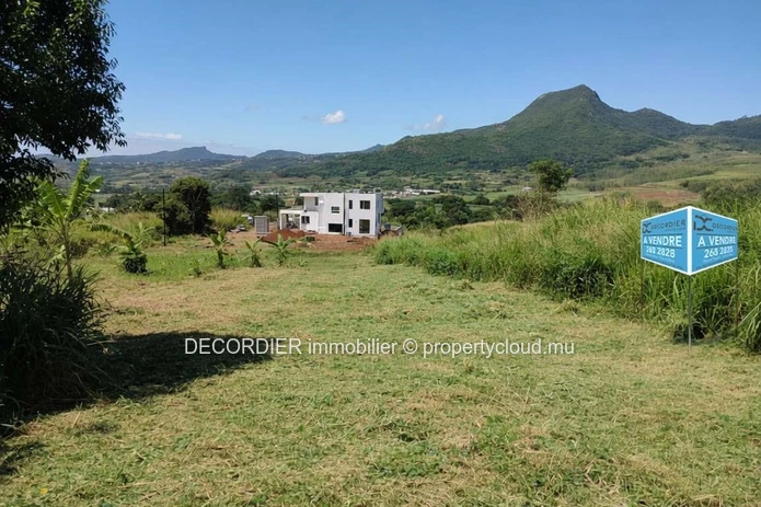 Residential land for sale in Crève-Cœur.