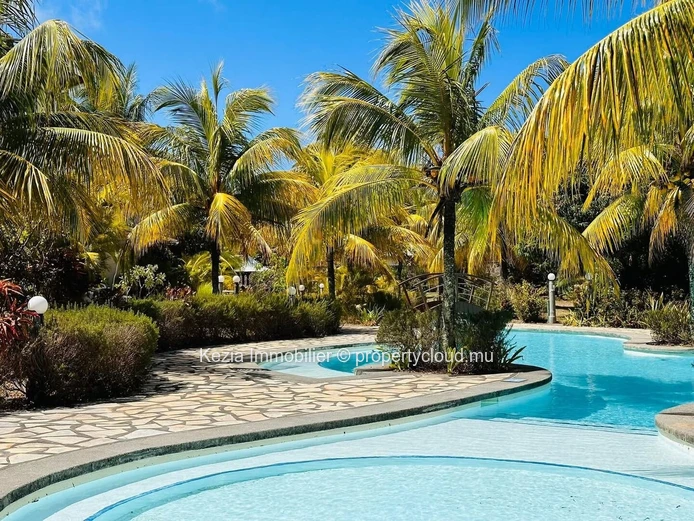Unique Property Facing The Beach