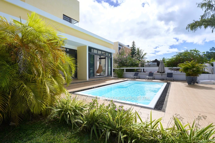 Maison 4 chambres avec piscine à vendre à Belle Mare 279m²
