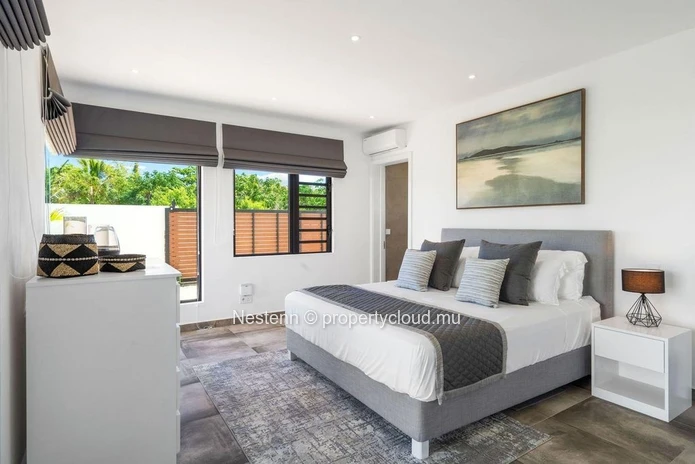 Modern single-storey villa in Mont Mascal with 3 bedrooms, private pool, and fully equipped kitchen in a secure resid...