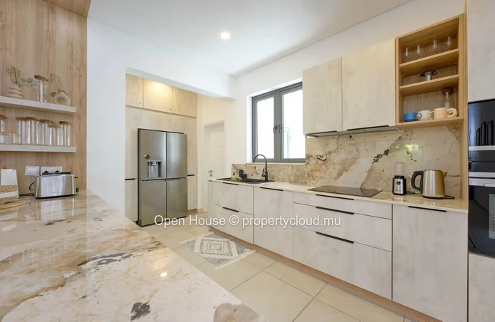 3-Bedroom Furnished Apartment with Private Pool in Pointe aux Canonniers