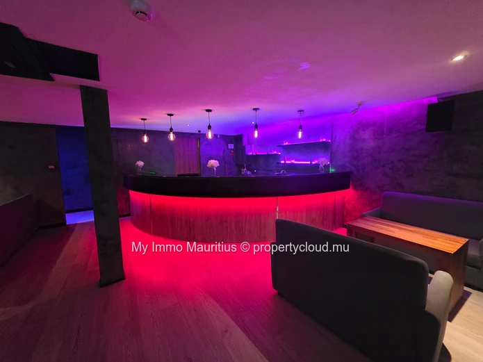 Restaurant & Pub + 5 Studios – Grand Baie Center
