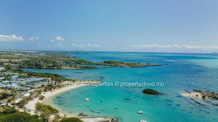 Superbe Villa Sur Le Golf A Azuri Village Avec Acces Hotel Radisson Blu – Ile Maurice