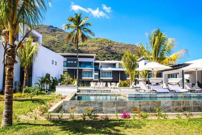 Luxueux appartement de 2 chambres en front de mer avec piscine privée