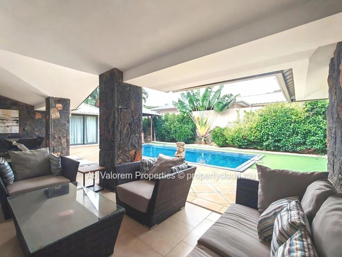 Magnifique villa 4 chambres avec piscine, jacuzzi et prestations haut de gamme – Cascavelle