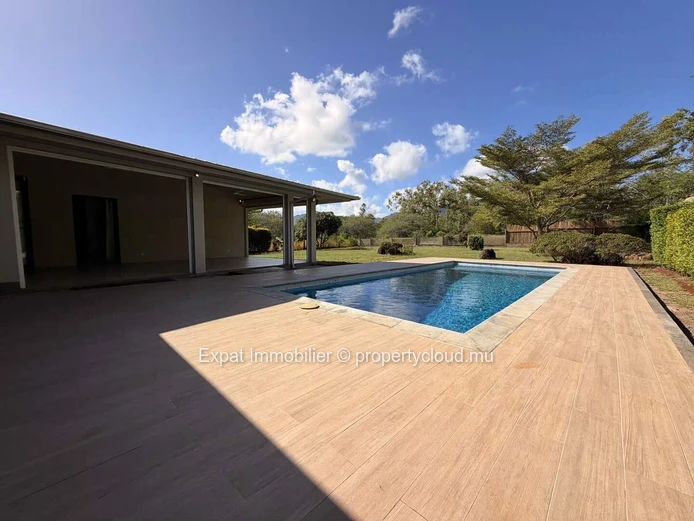Prestigious 4-Bedroom Villa for Rent – Les Salines Pilot, Black River