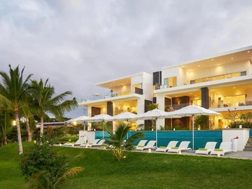 Beachfront Apartment - 3 Bedrooms