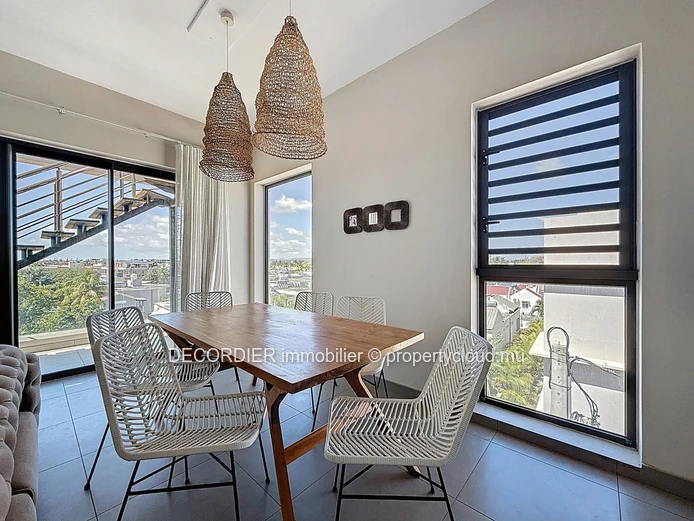 Penthouse with sea view in Pereybere