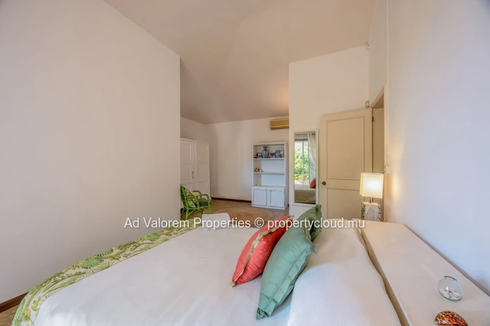 Maison de 385 m² avec grand jardin à vendre à Rivière Noire