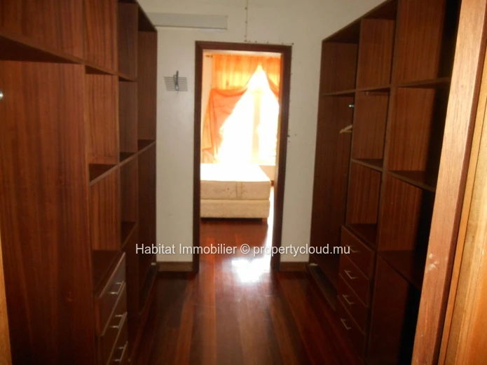 FOR SALE - Nice house of 400 m2 in Albion.