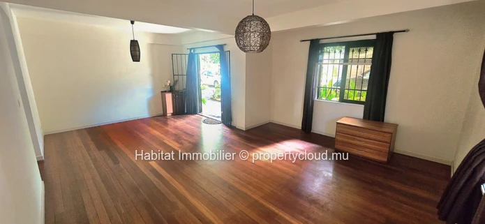 Bel appartement non meublé de 132 m² idéalement situé au rez-de-chaussée d'une résidence à Montagne Ory, Moka