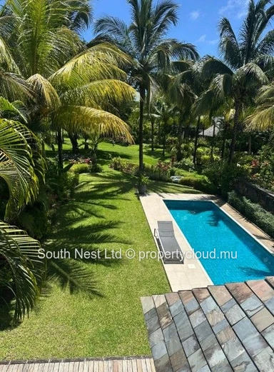3-bed semi-detached villa in an exceptional prestigious estate. 