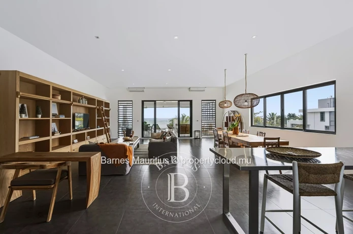 PEREYBERE - BEACHFRONT PENTHOUSE with 3 bedrooms