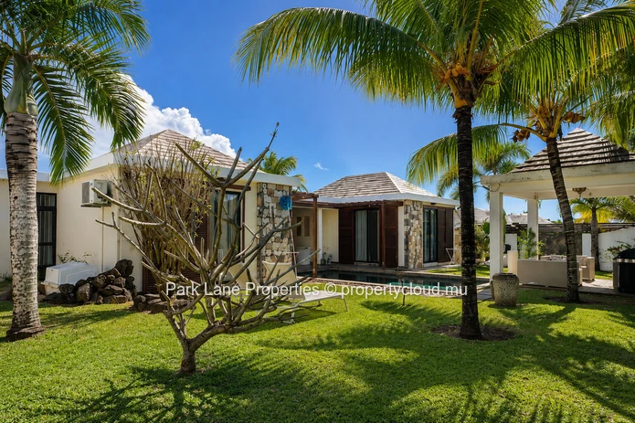Charming Single-Storey 4-Bedroom Villa with Pool and Garden
