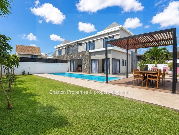 4-bedroom villa with private pool, near the beaches of Grand Baie