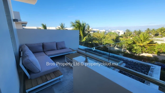 Luxueuse et moderne maison de ville de 4 chambres à louer à 90 000 Rs/mois - Azuri, Roches Noires
