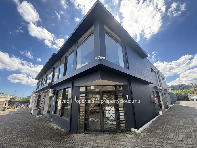 Bâtiment industriel de 1670m² à vendre à Phoenix avec un terrain de 4560m² - Rs 100m