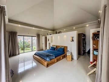 5 Bedroom Villa