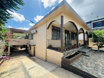 Charmante Maison Rénovée avec Confort Moderne – À Vendre!