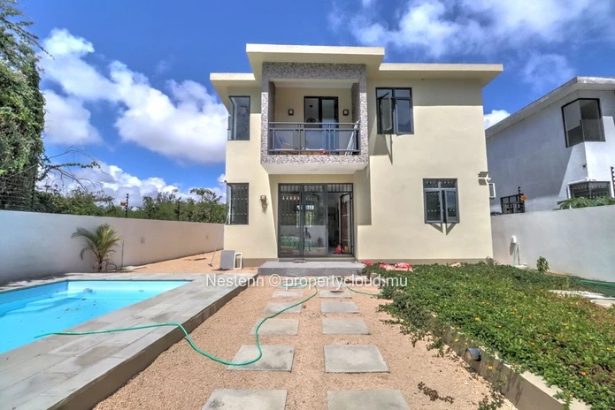 Modern duplex villa with 3 bedrooms close to amenities