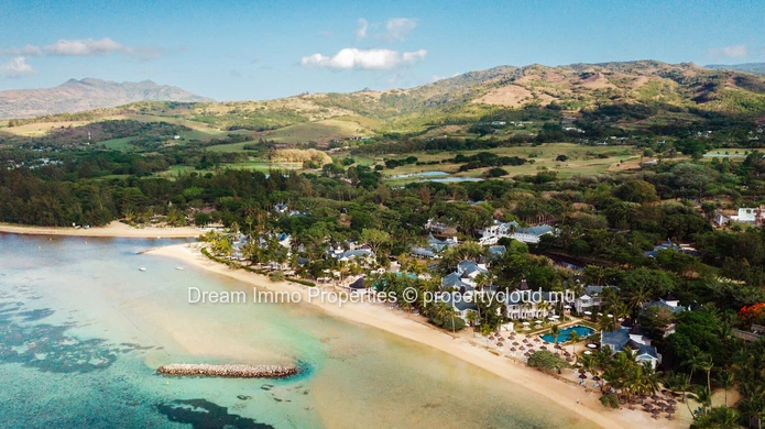 Sumptuous plot with breathtaking lagoon views in one of the most prestigious golf estates in Mauritius