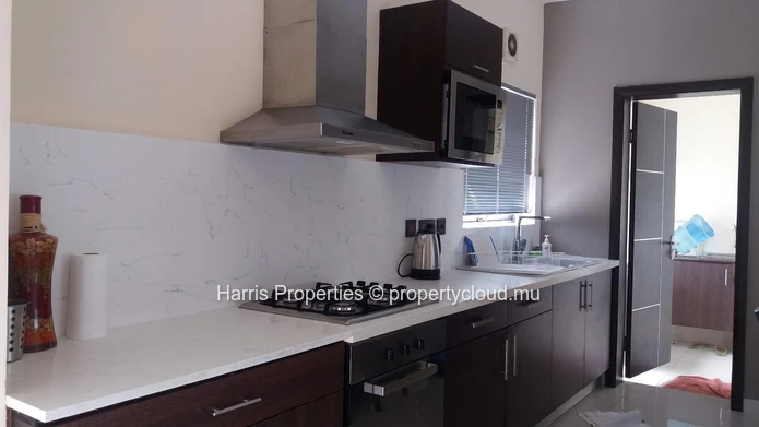 Élégant penthouse sur deux niveaux à vendre à Quatre Bornes