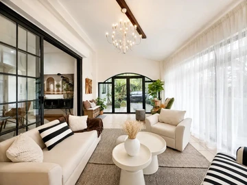 6 Bedroom House
