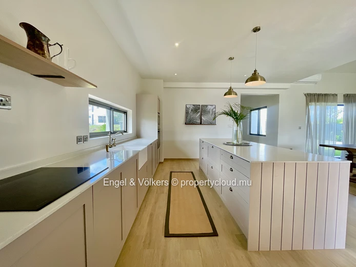 Modern Living in Mont Choisy – 3-Bedroom Villa with Pool