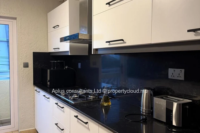 Stylish 2-Bed Apartment in Flic en Flac with Pool View
