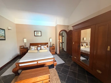 5 Bedroom Villa
