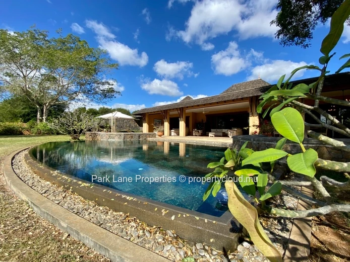 Villa somptueuse avec vue sur golf