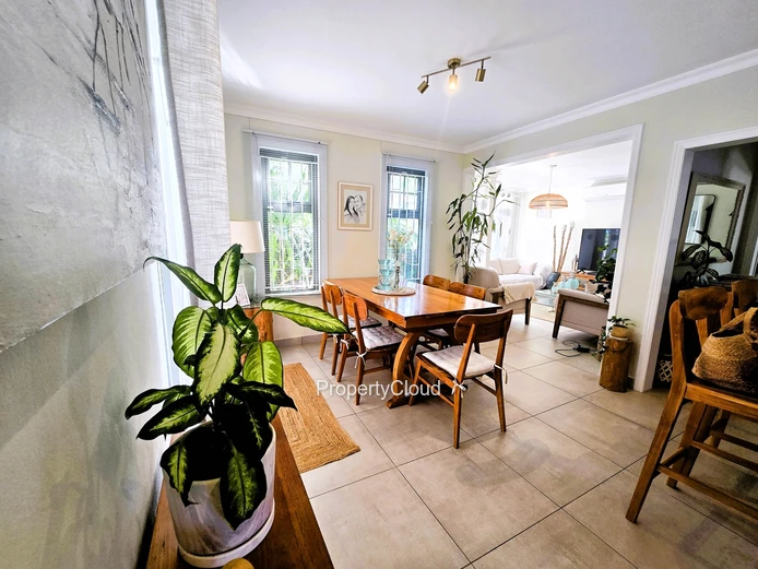 À Louer | Villa Haut De Gamme De 4 Chambres | Grand Baie