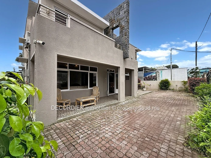 Furnished Contemporary House – Stanley Rose Hill