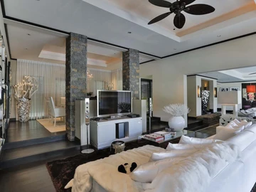 5 Bedroom Villa