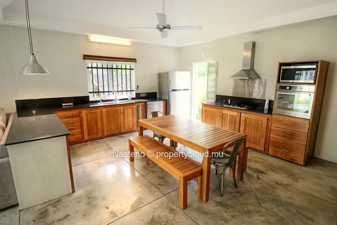 Grande maison familiale de 4 chambres dans un beau jardin