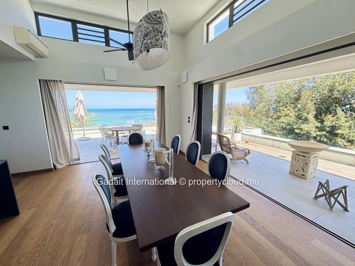 Luxury Beachfront Penthouse in Pereybere – Panoramic Ocean Views of Coin de Mire