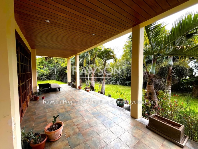  12 Bedroom House For Sale in Floreal
