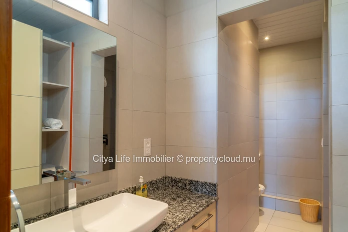 Penthouse meublé de 3 chambres avec piscine à Pointe aux Biches