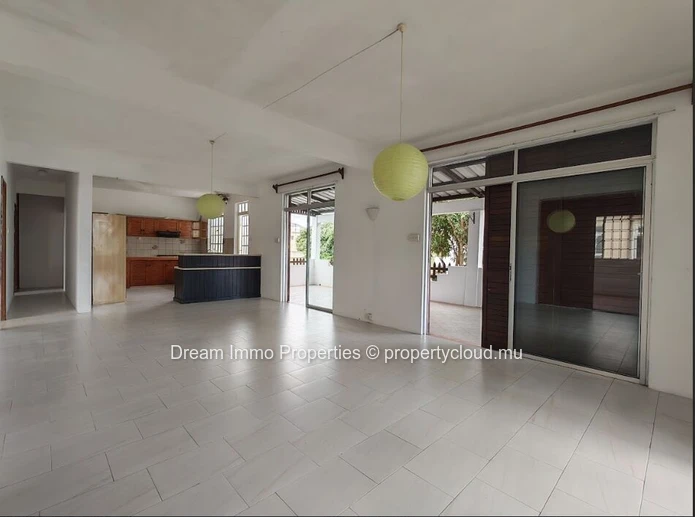 Price Drop ! Beautiful Spacious 7-Bedroom Villa In Beau Bassin – Mauritius