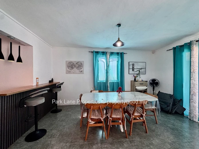 Maison moderne récente sur Pointe aux Sables